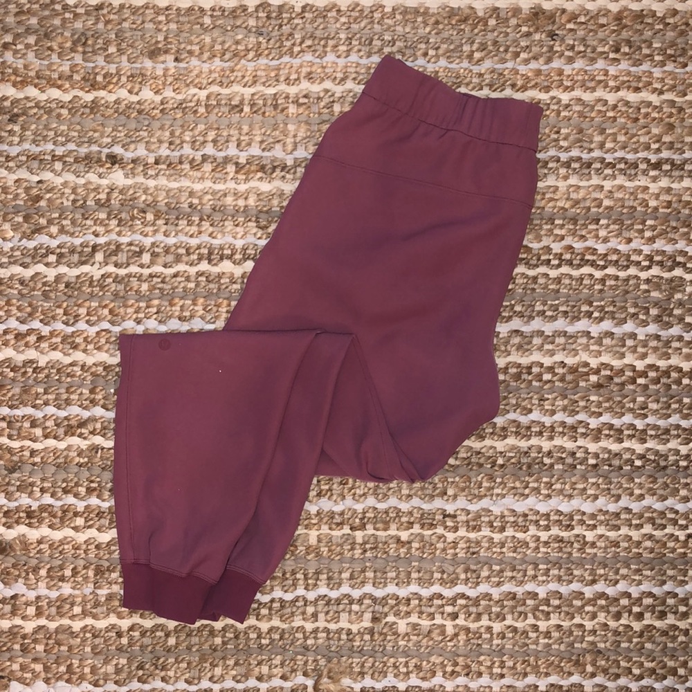Lululemon on the fly jogger